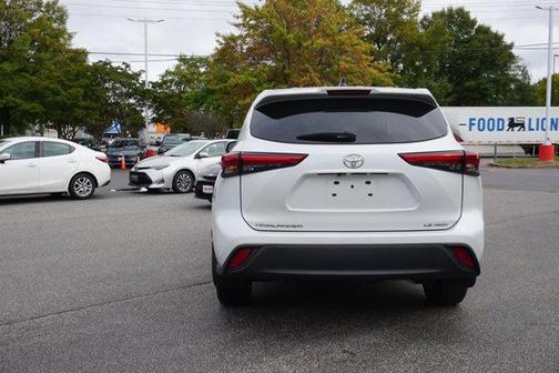 2022 Toyota Highlander LE