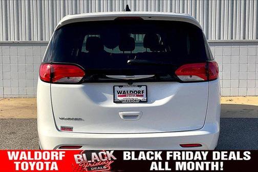 2024 Chrysler Voyager LX