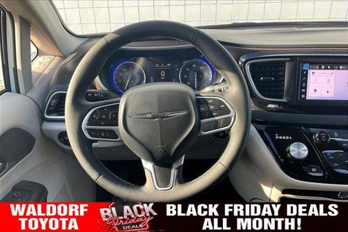 2024 Chrysler Voyager LX