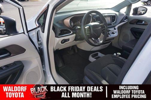 2024 Chrysler Voyager LX