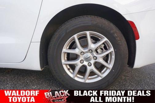 2024 Chrysler Voyager LX