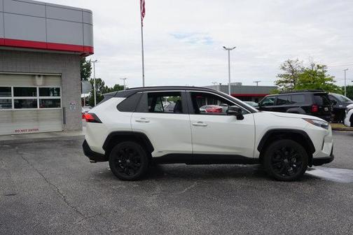 2022 Toyota RAV4 Hybrid SE