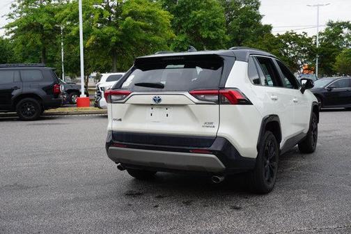 2022 Toyota RAV4 Hybrid SE