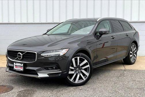 2022 Volvo V90 Cross Country B6