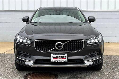 2022 Volvo V90 Cross Country B6