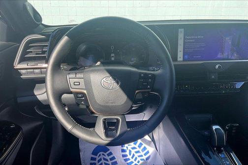 2025 Toyota Crown Platinum