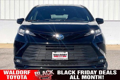 2025 Toyota Sienna Woodland Edition