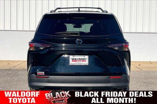 2025 Toyota Sienna Woodland Edition