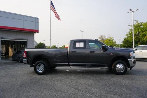 2024 RAM 3500 Tradesman Crew Cab 4x4 8' Box