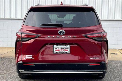 2025 Toyota Sienna Platinum 7 Passenger