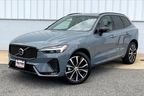 2024 Volvo XC60 B5 Ultimate Dark Theme