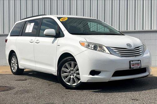 2017 Toyota Sienna LE