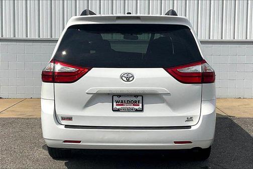 2017 Toyota Sienna LE