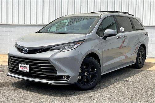 2025 Toyota Sienna Woodland Edition