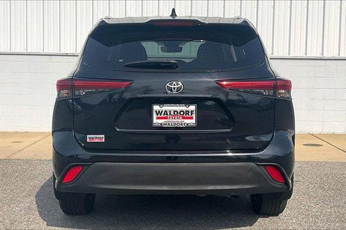 Midnight Black Metallic 2023 Toyota Highlander XLE