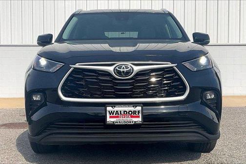 Midnight Black Metallic 2023 Toyota Highlander XLE