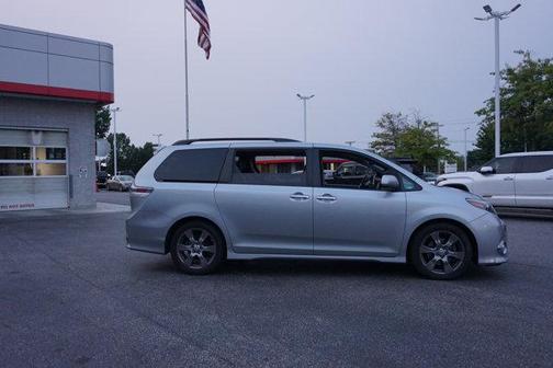 2017 Toyota Sienna SE
