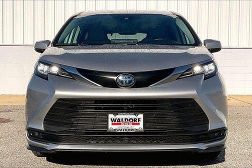 2023 Toyota Sienna LE