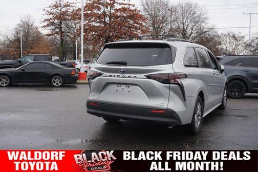 2023 Toyota Sienna LE