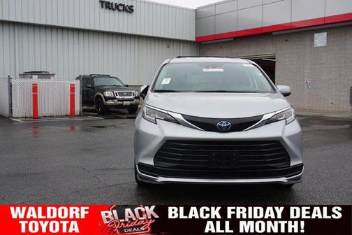 2023 Toyota Sienna LE