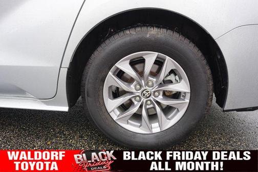 2023 Toyota Sienna LE