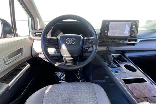 2023 Toyota Sienna LE