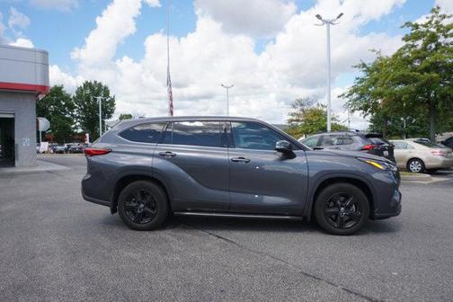 2022 Toyota Highlander LE