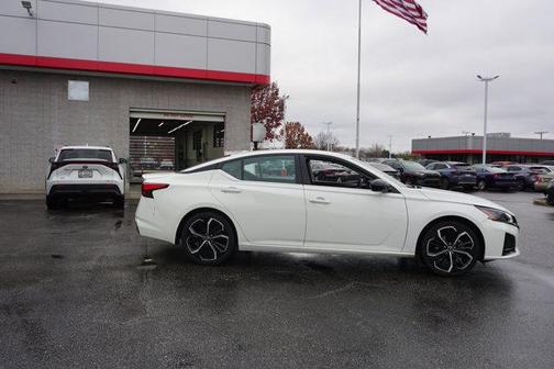 2023 Nissan Altima SR FWD