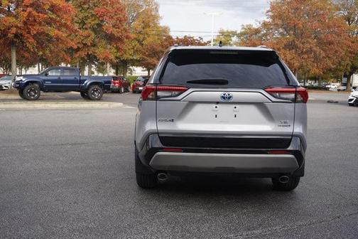 2022 Toyota RAV4 Hybrid SE