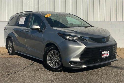 2022 Toyota Sienna LE