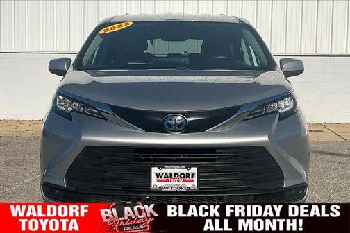 2022 Toyota Sienna LE