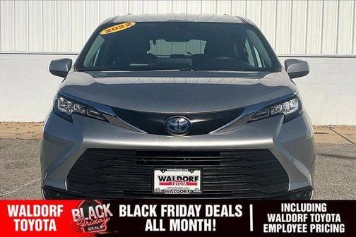 2022 Toyota Sienna LE