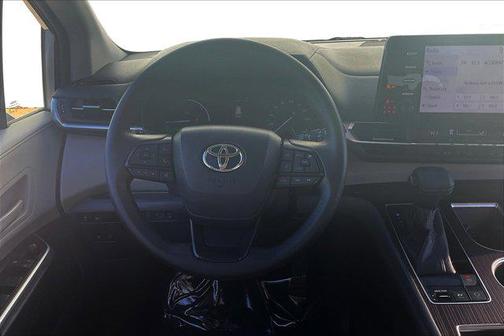 2022 Toyota Sienna LE