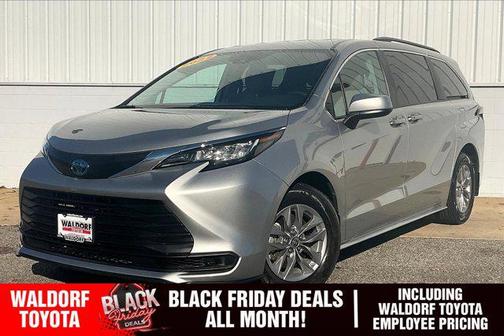 2022 Toyota Sienna LE