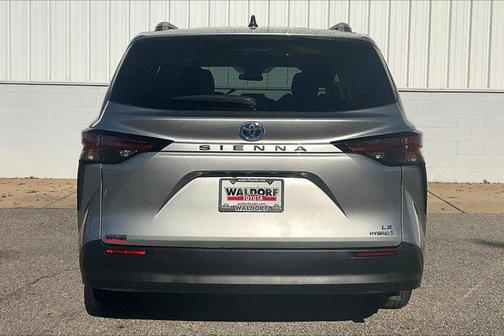 2022 Toyota Sienna LE