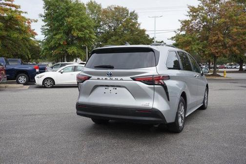2022 Toyota Sienna LE