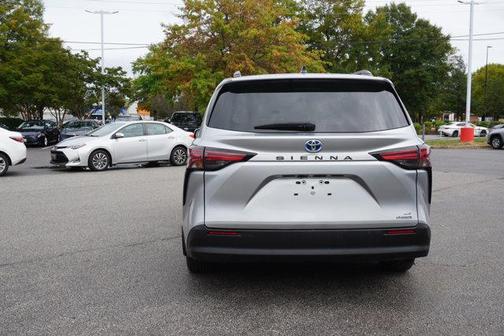 2022 Toyota Sienna LE