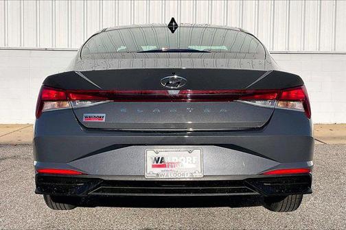 2023 Hyundai ELANTRA SE