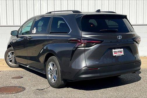 2025 Toyota Sienna XLE 7 Passenger