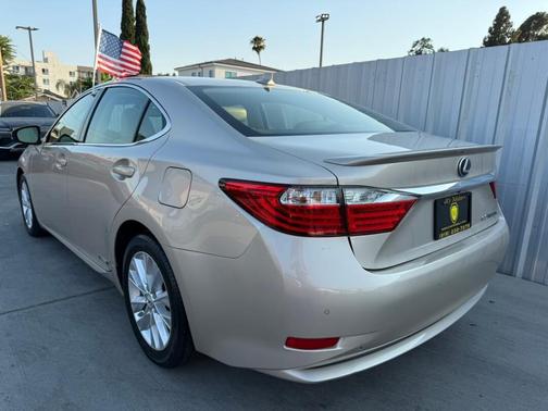 2013 Lexus ES 300h Base