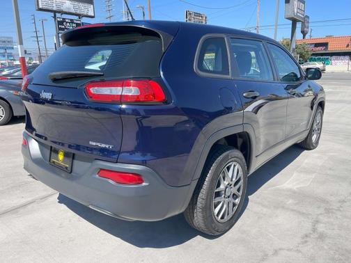 2016 Jeep Cherokee Sport