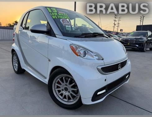 White 2013 smart ForTwo Passion