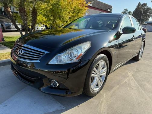 2015 INFINITI Q40 Base