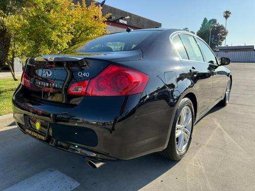 2015 INFINITI Q40 Base