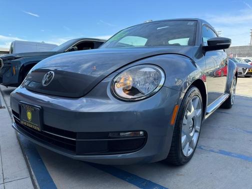 2013 Volkswagen Beetle 2.5LW/SUNROOF AND NAV