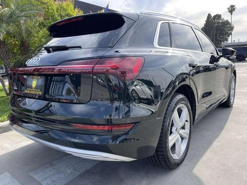 2019 Audi e-tron quattro Premium Plus