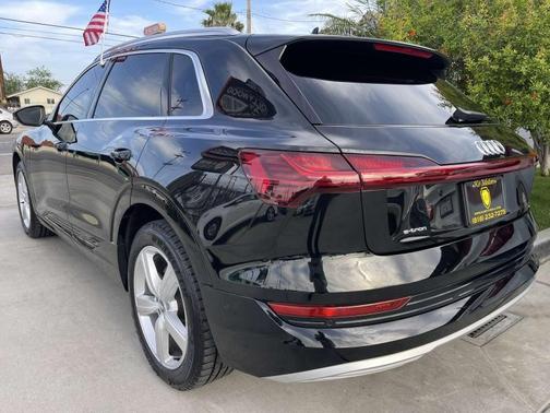 2019 Audi e-tron quattro Premium Plus