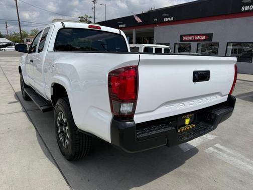White 2019 Toyota Tacoma SR