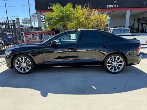 2021 Volvo S60 T5 Momentum