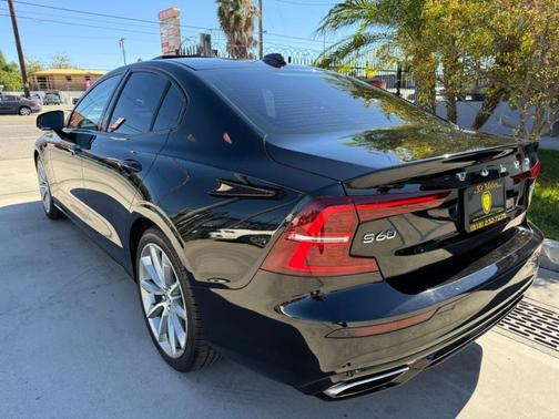 2021 Volvo S60 T5 Momentum